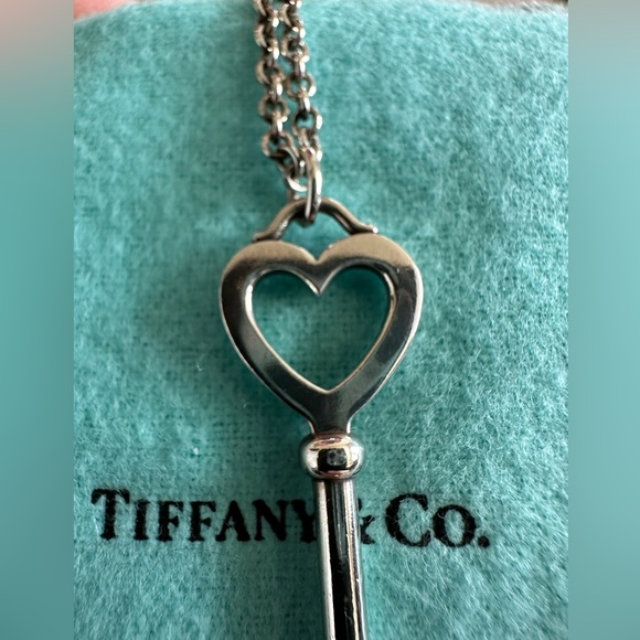 Tiffany heart key pendant with chain 🖤 - Picture 2 of 6